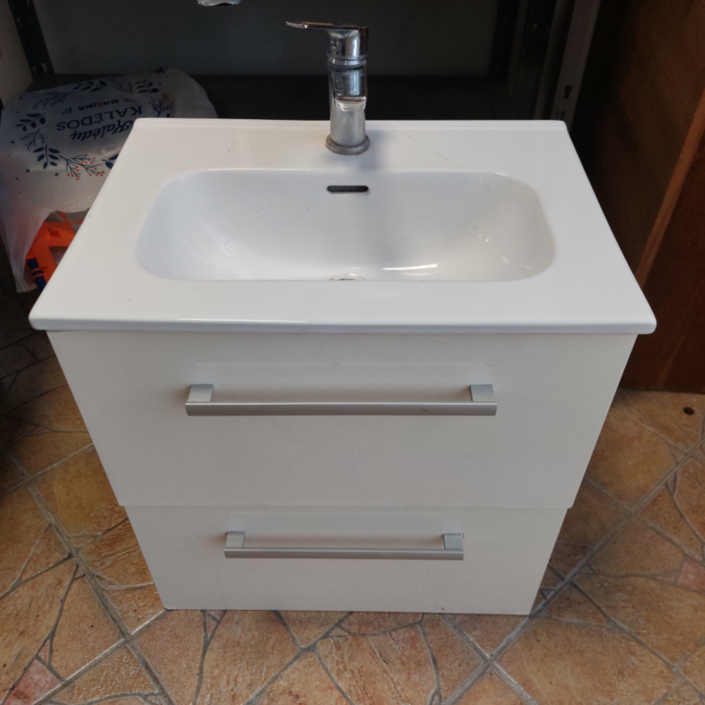 Vonios spintelė (kriauklės defektas)