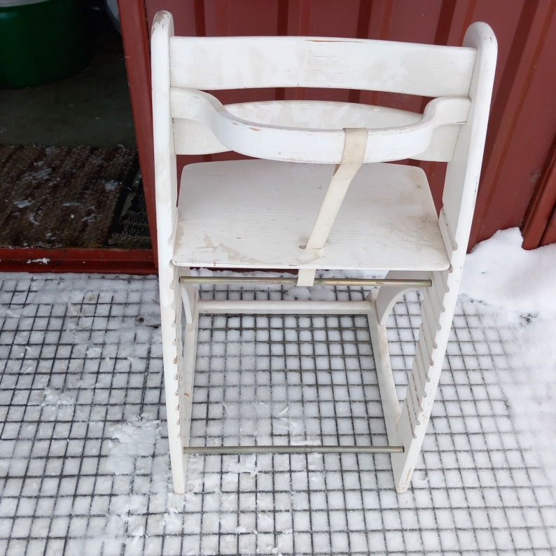 Maitinimo kėdutė (medinė)