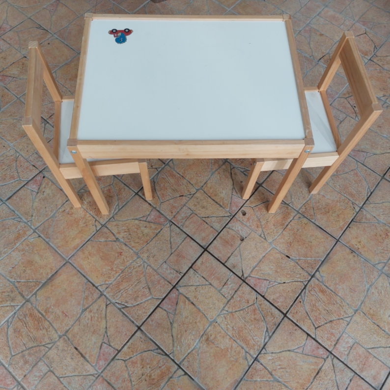 Staliukas (2 kėdutės)