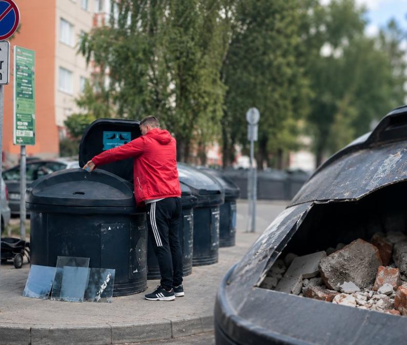 Vilniečio poelgis prie atliekų konteinerių šokiravo net visko mačiusius atliekų tvarkytojus