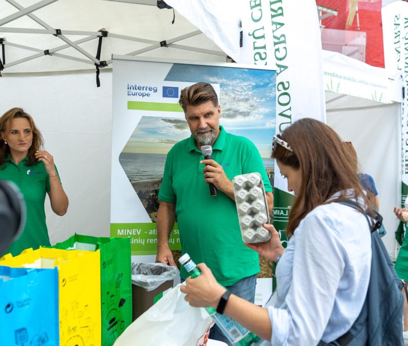 Įvyko pirmoji maisto atliekų rūšiavimo pamoka: ko klausinėjo klaipėdiečiai?