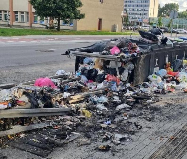 Reikia Jūsų pagalbos: Klaipėdoje siautėja atliekų konteinerių padegėjai